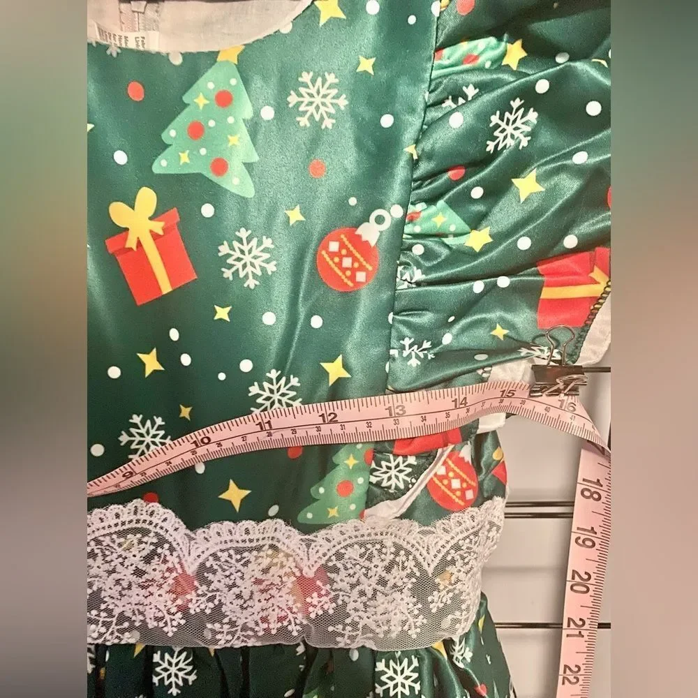 Girl’s sleeveless green dress with Christmas print and lace at the waist NWT